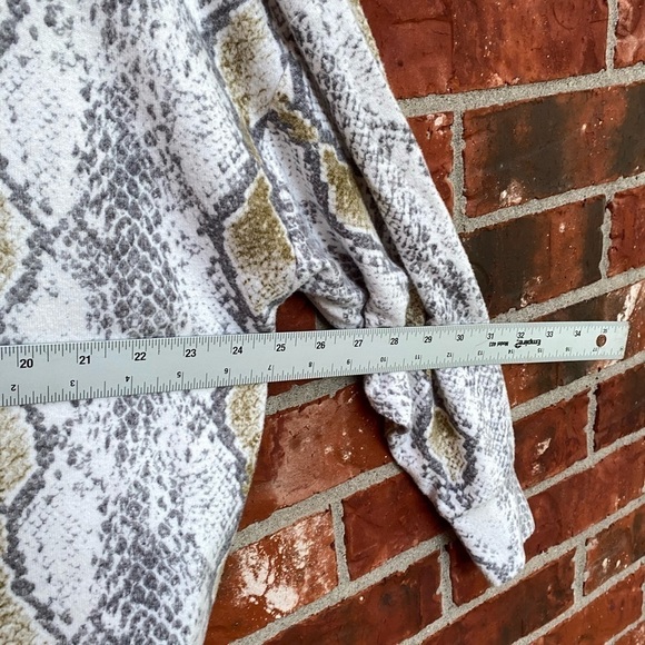 Express Womens Medium White Snake Animal Print Soft Lounge Dolman Sweater - Picture 7 of 9